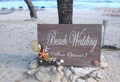 Beach Wedding on Beach Wedding   Shoes Optional   Sign